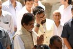 Amitabh Bachchan, Abhishek Bachchan at the Furneral Of Sunil Shetty